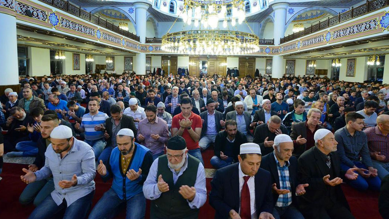Yurt genelinde camilerden yangın ve afetlere karşı dua anonsu