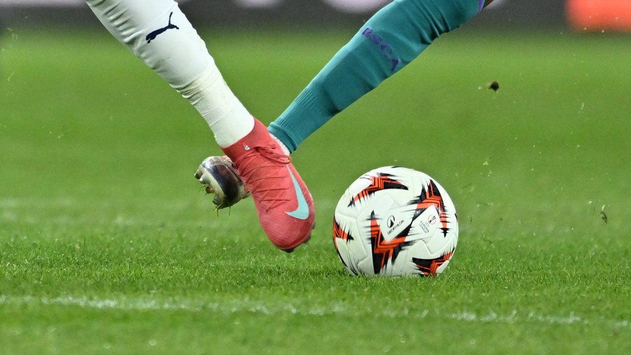 UEFA Avrupa Ligi  son 16 turu 4 maçla tamamlandı Zeki Çelik asist yaptı Roma kazandı