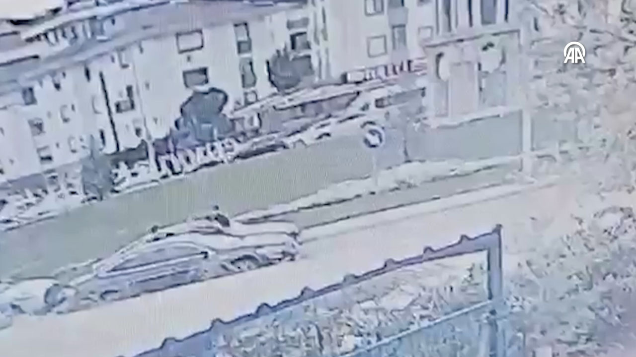 Sancaktepe'de trafikte kavga çıktı sürücü silahla vuruldu