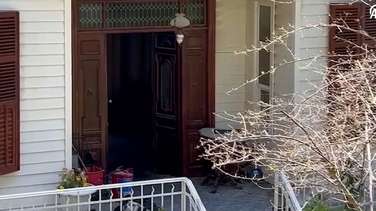 Büyükada'da konakta çıkan yangın nedeniyle dizi seti çalışanı hayatını kaybetti