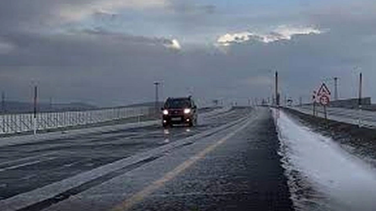 Erzurum ve Ardahan'da dolu ve sağanak etkili oldu