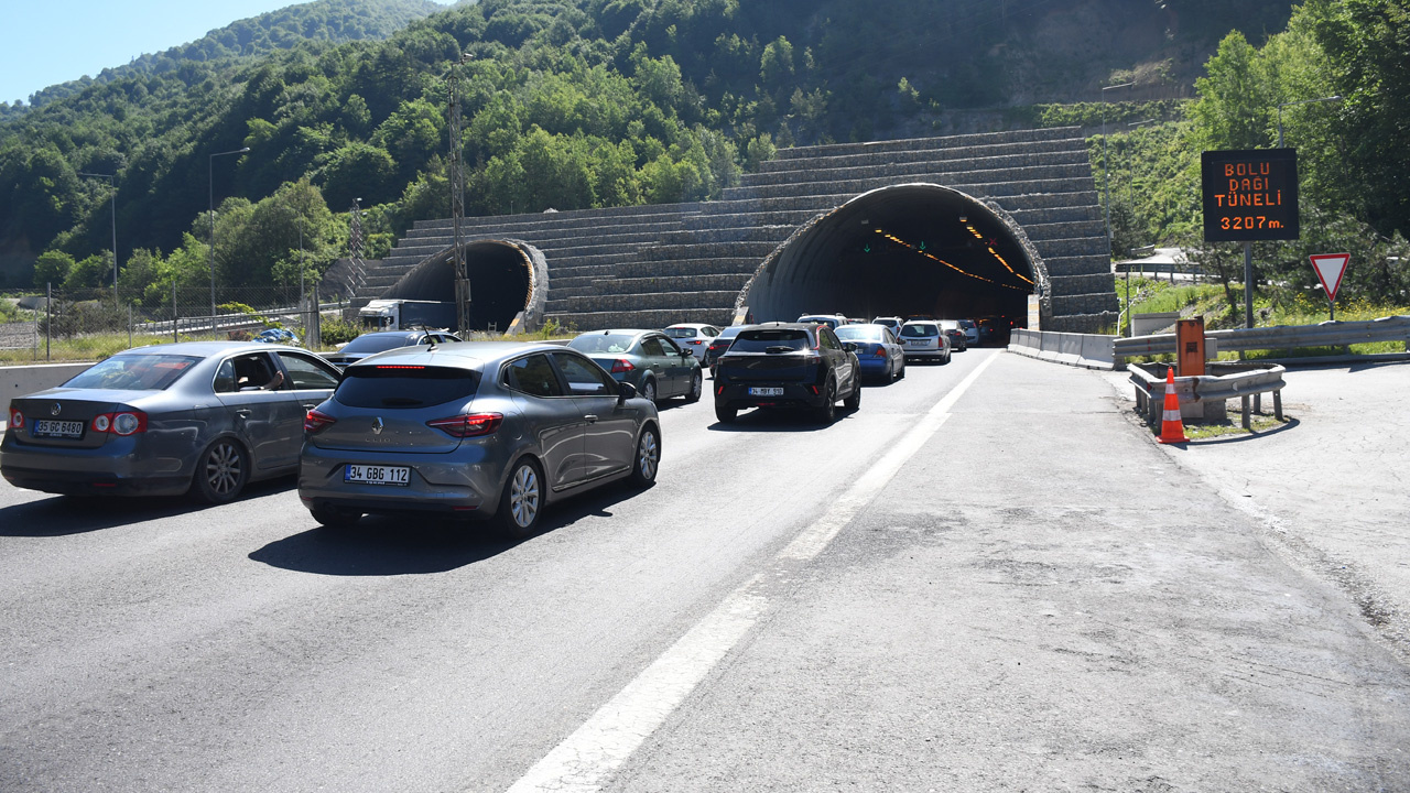İstanbul'dan Ankara'ya kadar otoyolda trafik var! İşte gelen son görüntü
