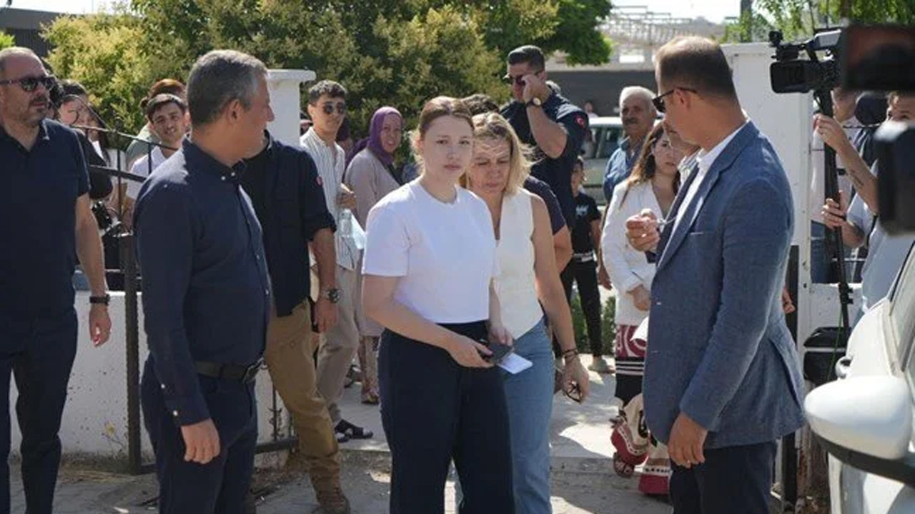 Özgür Özel yine Nehir Zeyrek'i yalnız bırakmadı
