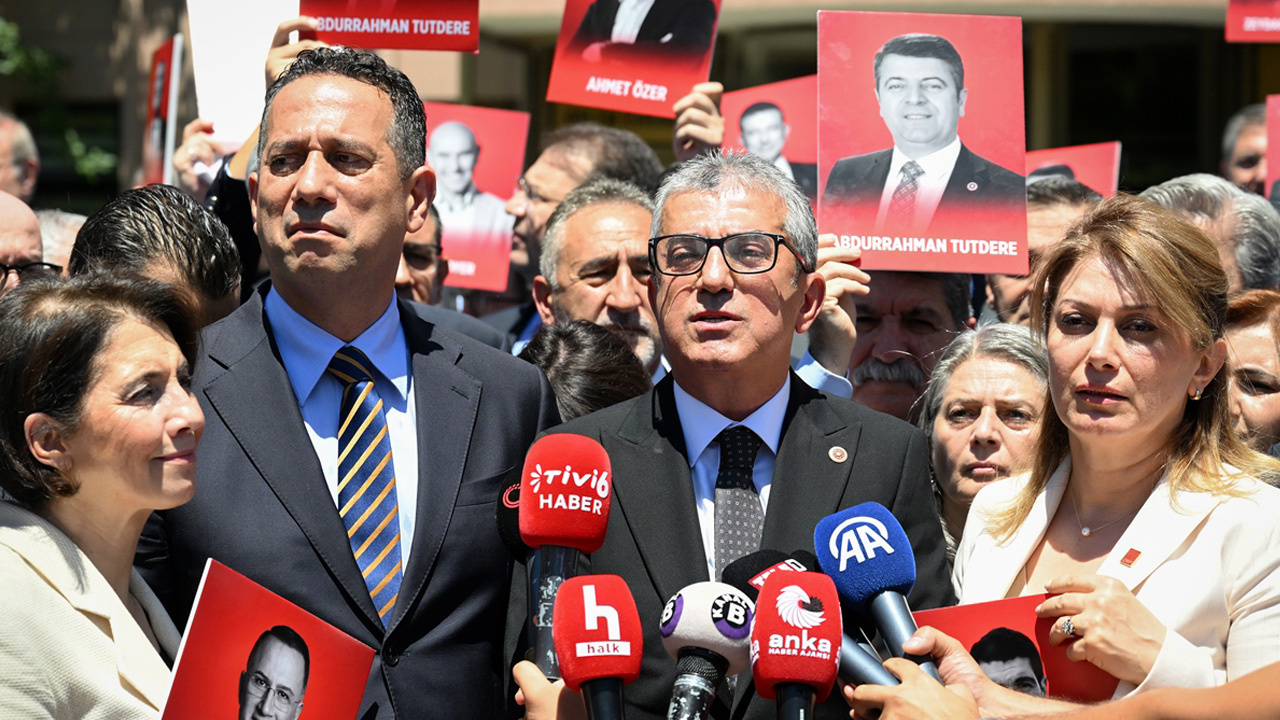 CHP'li milletvekilleri, TBMM'den Adalet Bakanlığı'na yürüdü
