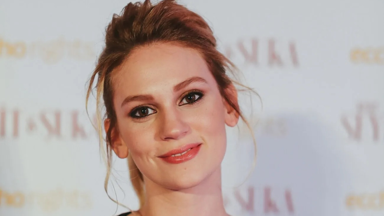 Güzel oyuncu Farah Zeynep Abdullah'a babasından tavsiye! Sperm bankasından çocuk sahibi olacak...