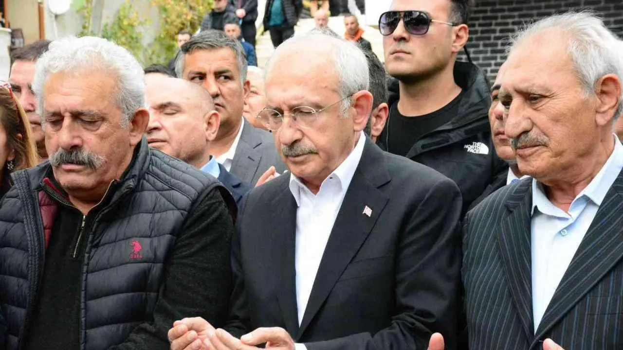Kılıçdaroğlu’nun ikiz kardeşi Adil Kılıçdaroğlu hayatını kaybetti