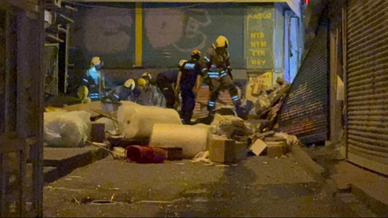 Beyoğlu'nda şiddetli patlama: 2 katlı bina çöktü