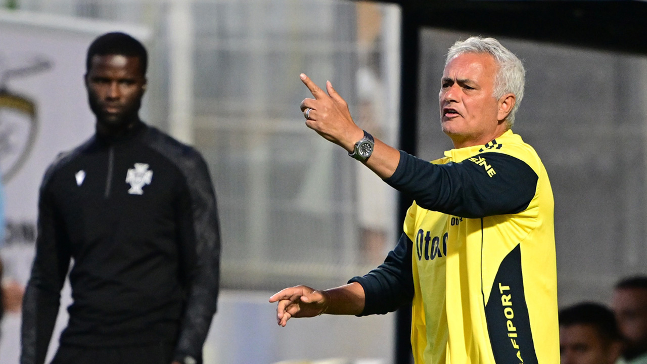 Jose Mourinho'dan olay Fenerbahçe sözleri! Taraftar ikiye bölündü: Gerçekçi olmalıyız...