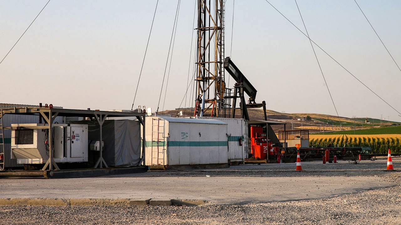 Diyarbakır'da petrol sondaj kuyusu sahasında yangın