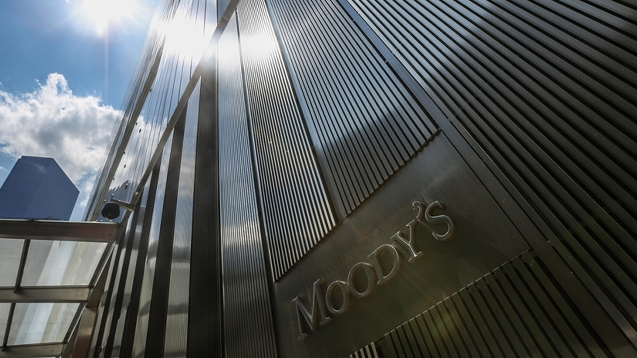 Moody's, Türkiye'nin kredi notunu yükseltti
