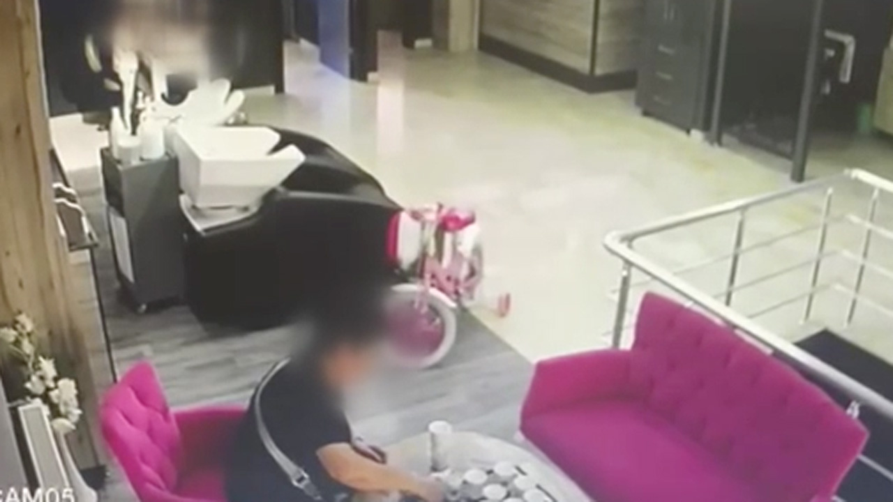 Eltisinin içeceğine ilaç koyan kadının görüntüsü güvenlik kamerasına yansıdı