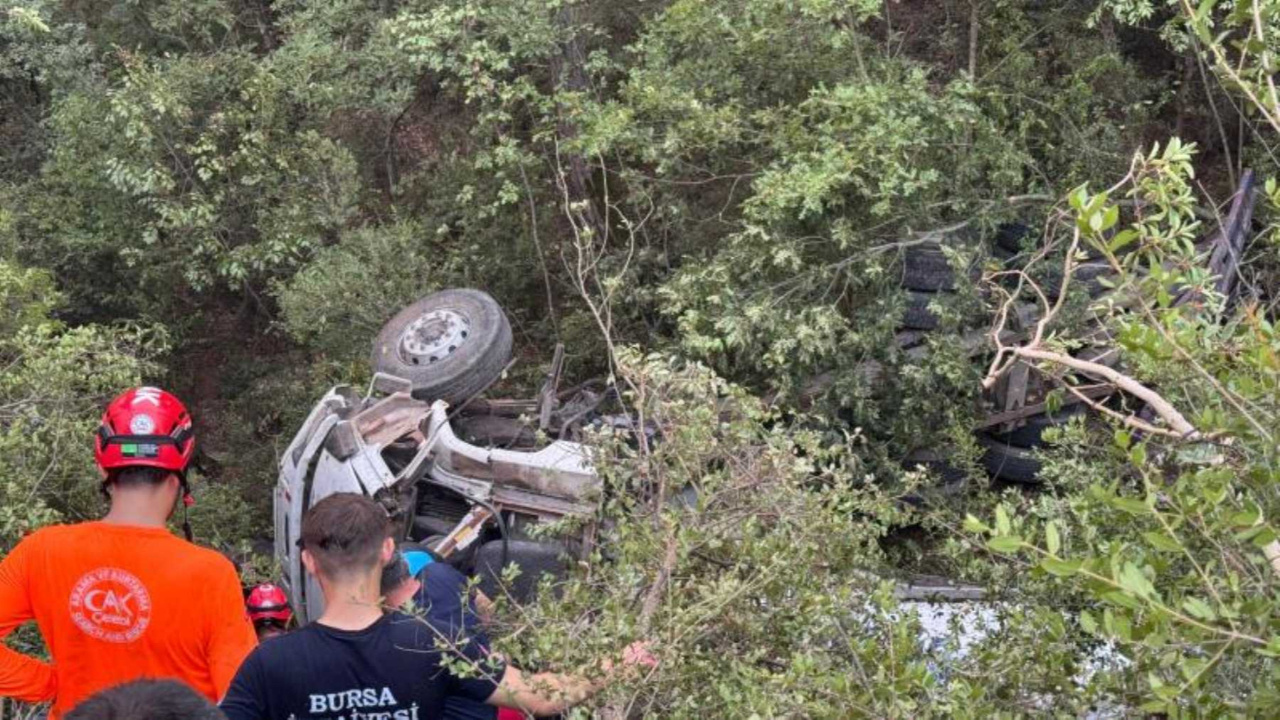 Yangın bölgesine giden tanker devrildi: 1 ölü, 2 yaralı