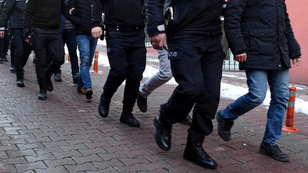 Daltonlar çetesinin üyesi dahil 9 suçlu Türkiye’ye getirildi