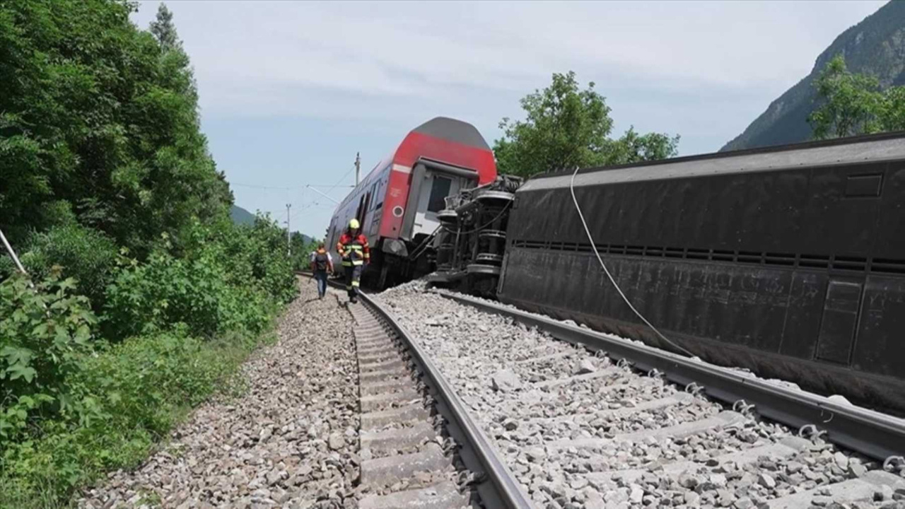 Almanya’da tren kazası: 3 ölü, çok sayıda yaralı