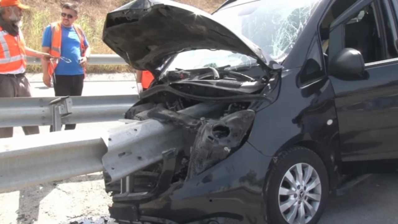Arnavutköy’de korkunç kaza: minibüs bariyere saplandı