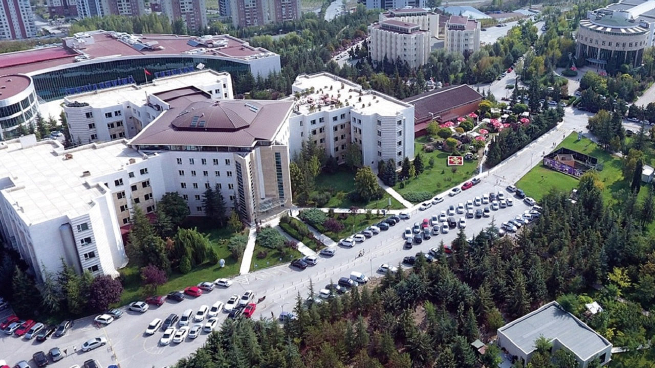 Koç ve Sabancı 1.5 milyon istiyor! Kallavi zamlanan özel okul ücretlerine bakın