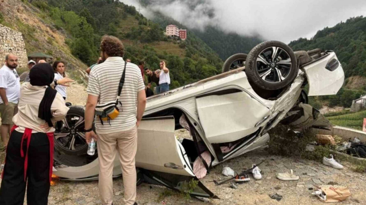 Giresun'da kontrolden çıkan araç 10 metre yükseklikten düştü