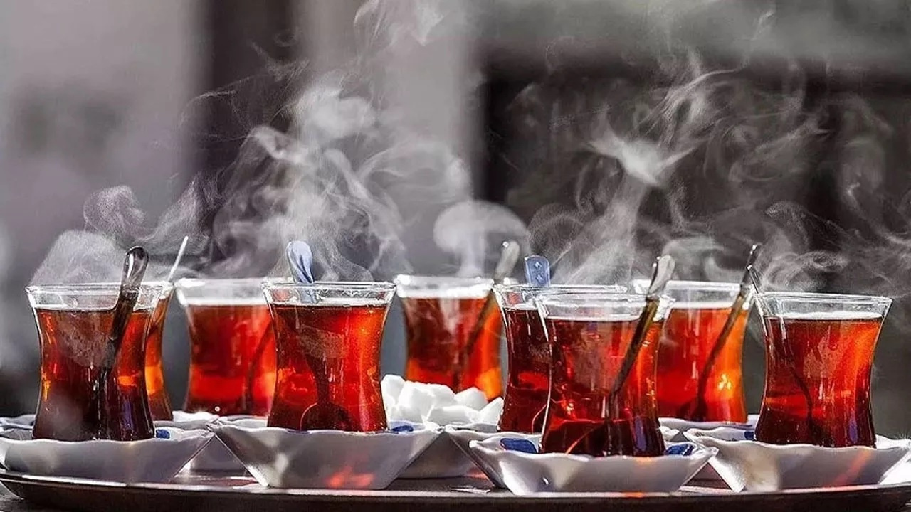 Çay tüketenler dikkat! Demleme çayda ki bu tehlike sizi vazgeçirecek...