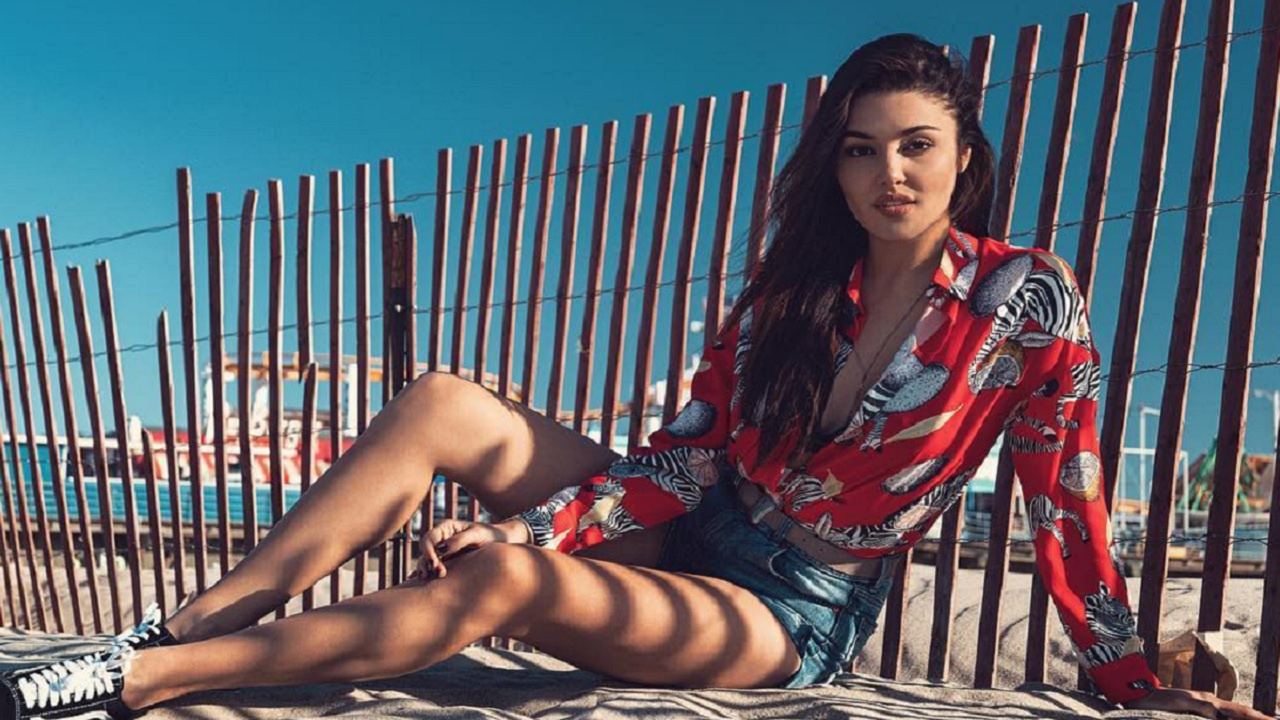Hande Erçel yurtdışından sonra şimdi de kendini Bodrum sularına bıraktı...