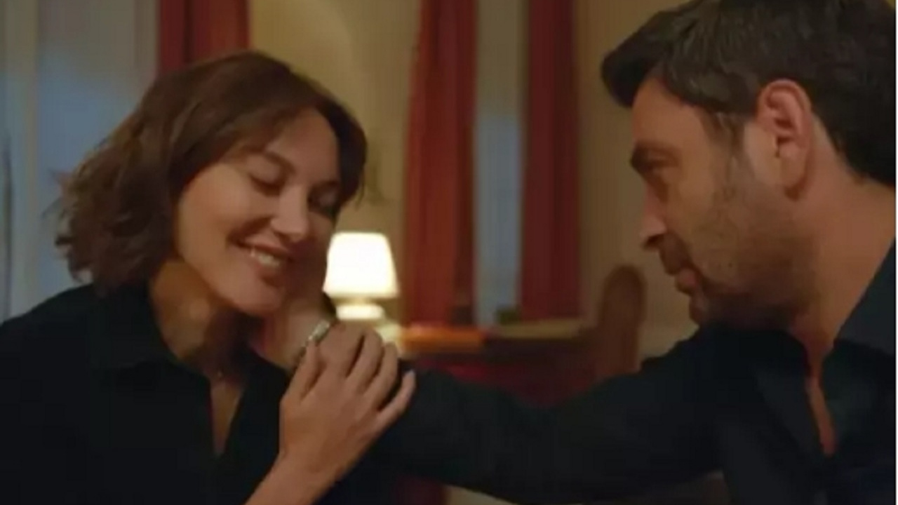 Yatak sahnesi gündem olmuştu! Mine Kılıç Uzak Şehir'den ayrılıyor mu?