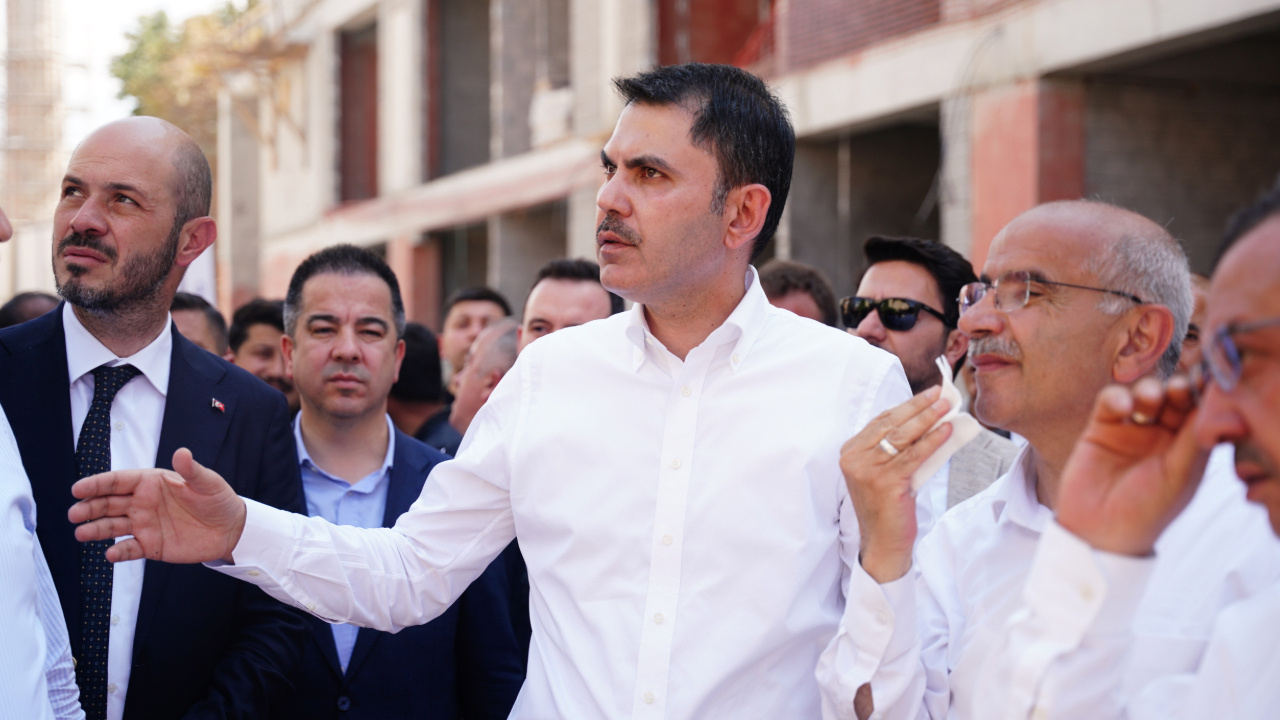 'Deprem bölgesinde nasıl mı çalışıyoruz?' Bakan Kurum'dan Bakırcılar Çarşısı paylaşımı