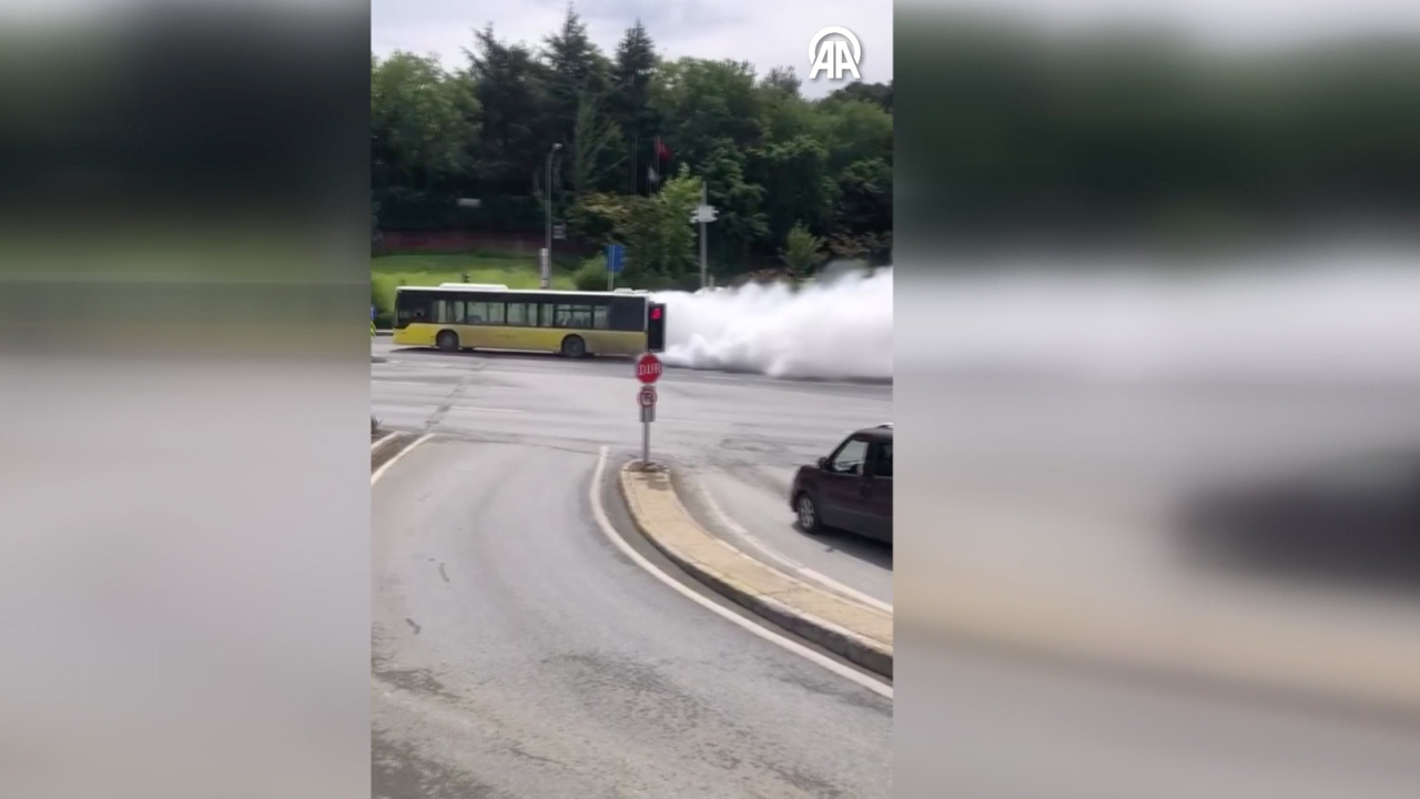 Beykoz'da İETT otobüsünden çıkan beyaz duman sürücülere zor anlar yaşattı