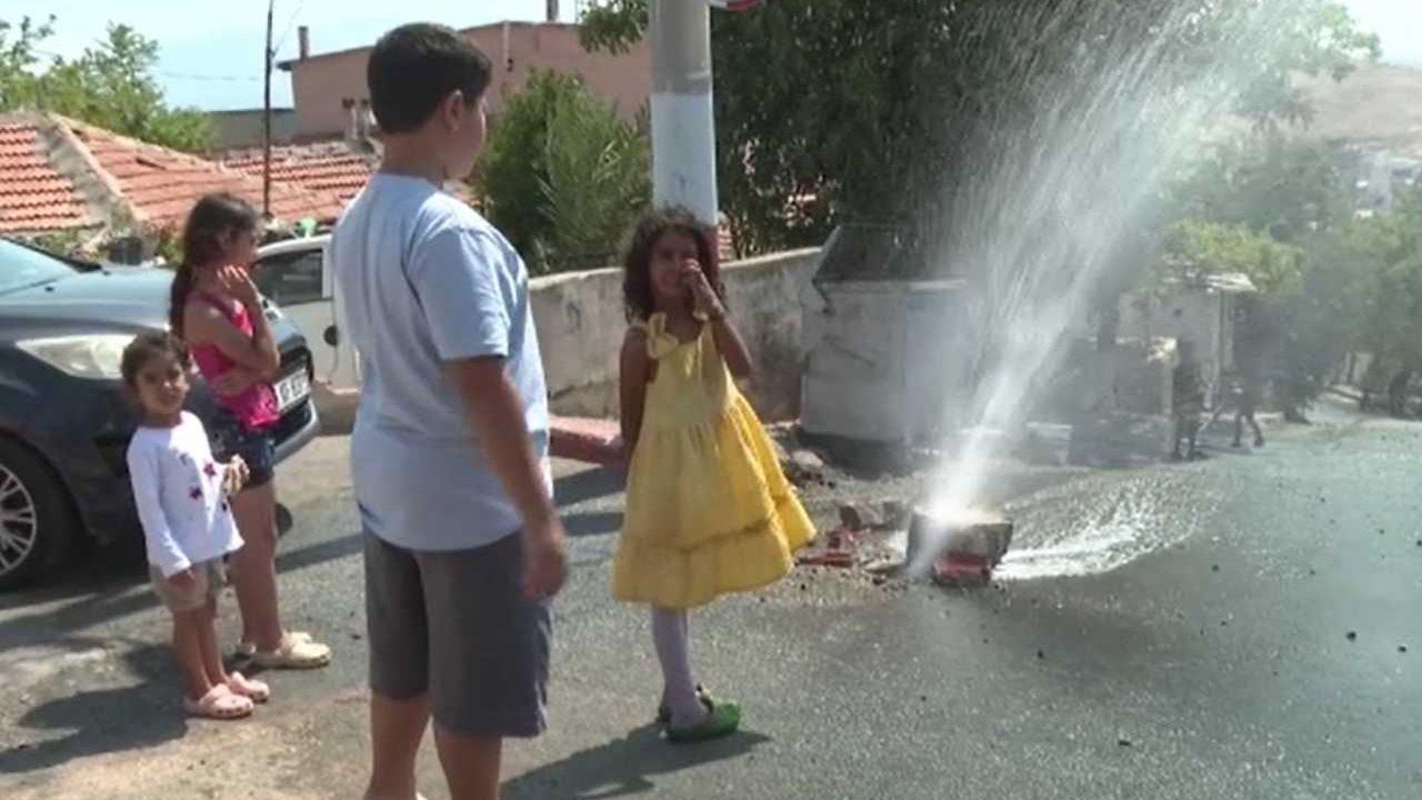 İzmirliler tepkili! Patlayan su borusu neden onarılmadı?