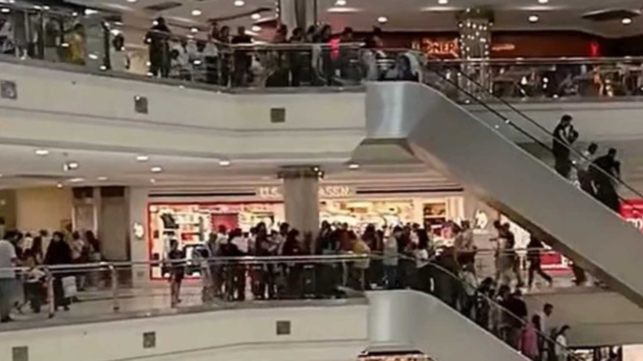 Bursa’daki AVM’de deprem paniği kamerada
