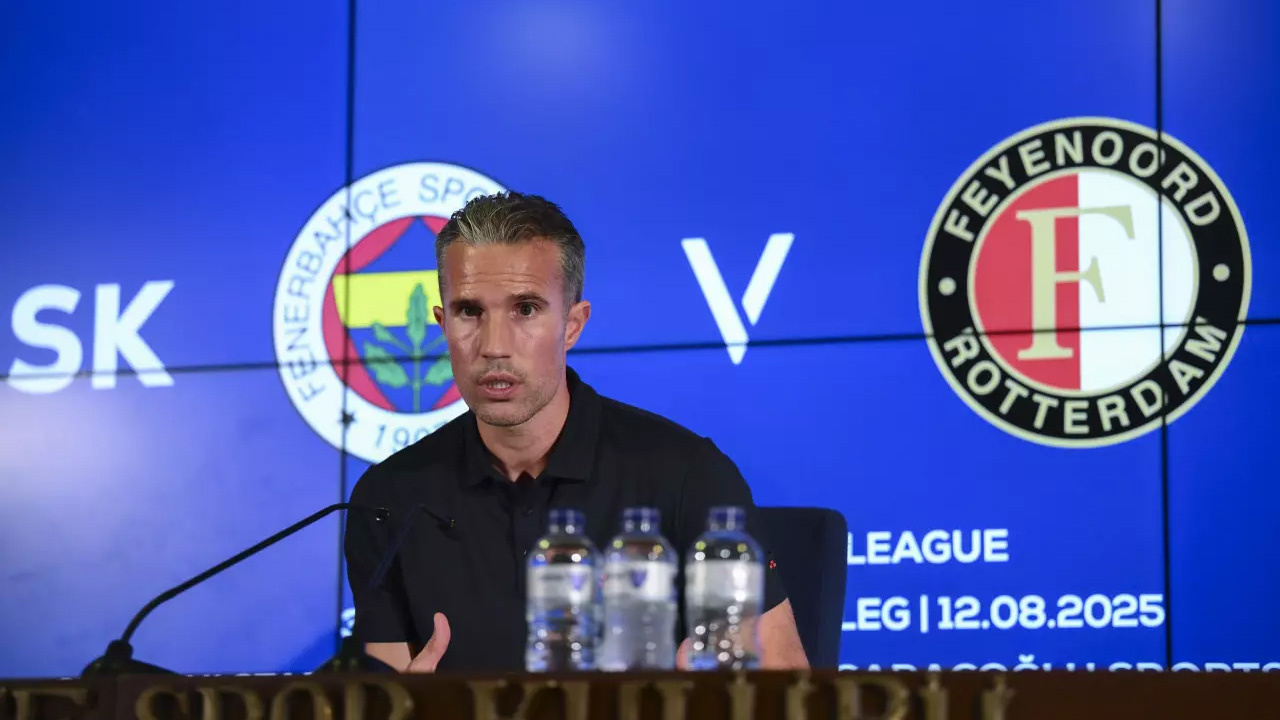 Robin van Persie: Fenerbahçe fırsatçılık yaptı