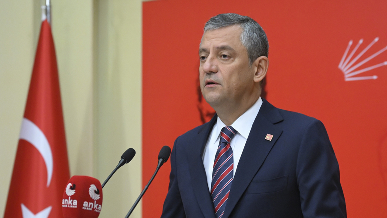 Özgür Özel AK Parti'ye doğum günü hediyem deyip Mücahit Birinci bombasını patlattı