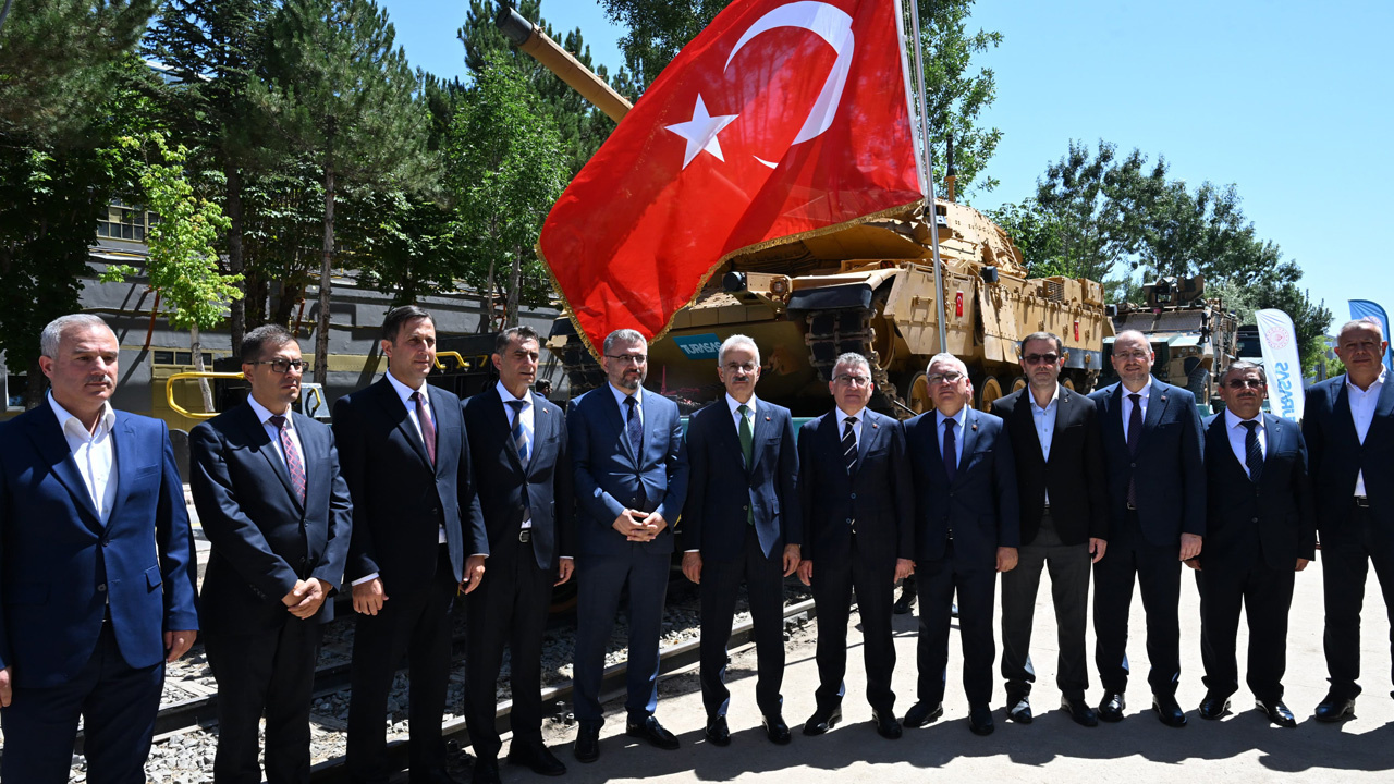Askeri Tank Taşıma Vagonları teslim edildi! Bakan Uraloğlu: Türkiye dünya piyasalarına mührünü vurdu