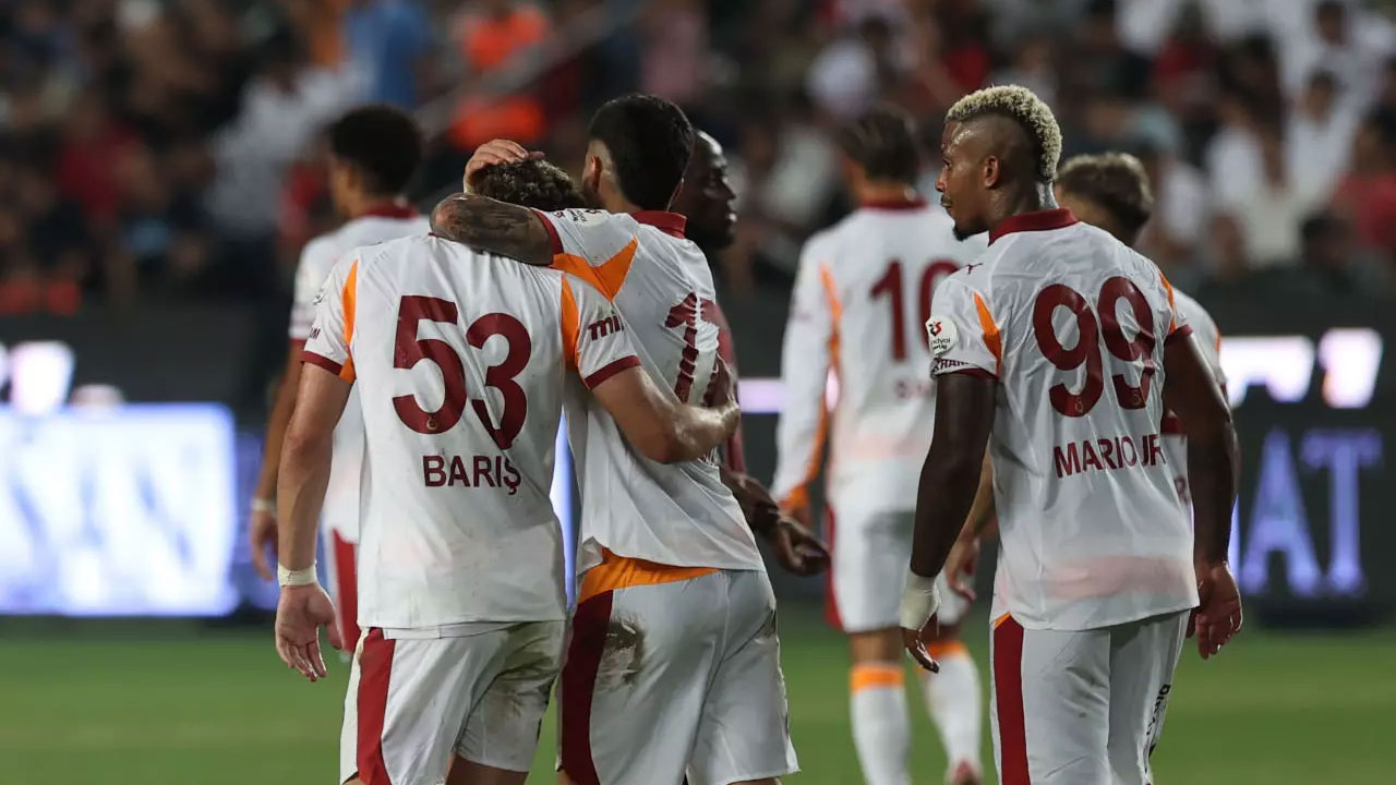 Galatasaray, sahasında Fatih Karagümrük ile karşılaşıyor