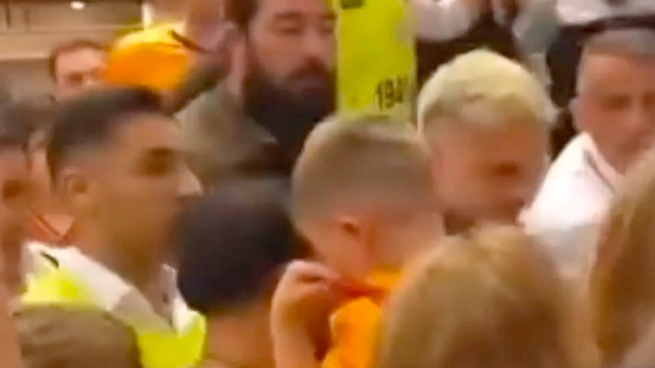 Icardi ile Galatasaral taraftarı arasında tatsız görüntü