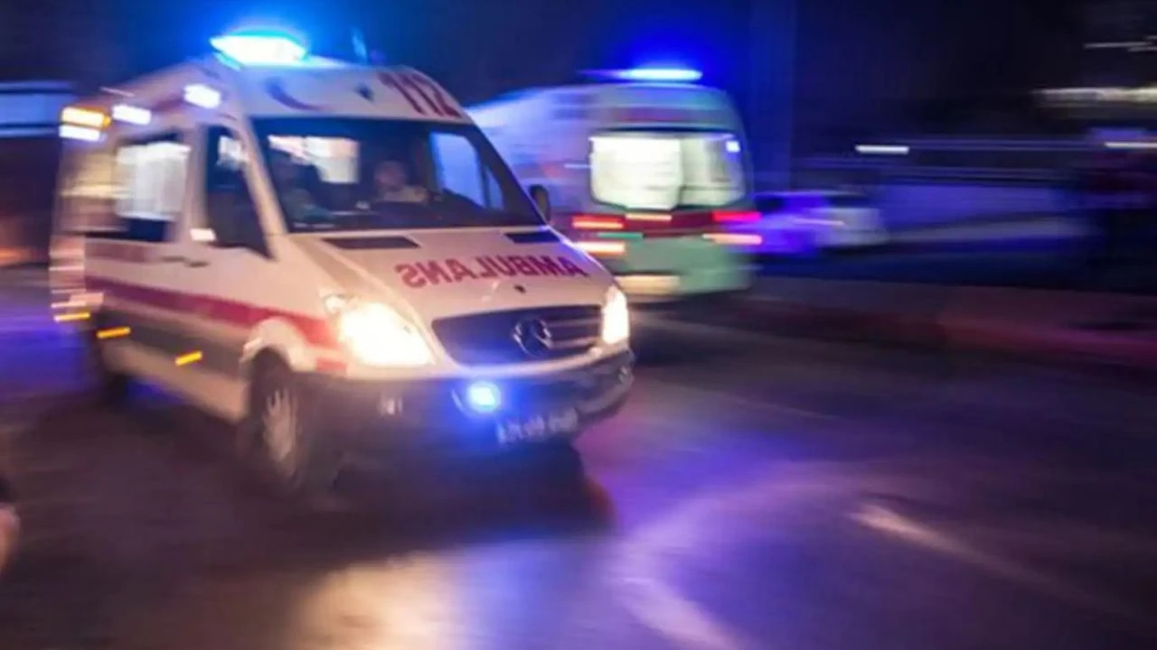 Diyarbakır'da otomobil devrildi: 1 kişi öldü, 3 kişi yaralandı