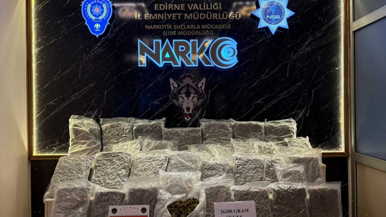 Edirne'de zehir tacirlerine operasyon! 26 kilo 200 gram sentetik uyuşturucu ele geçirildi