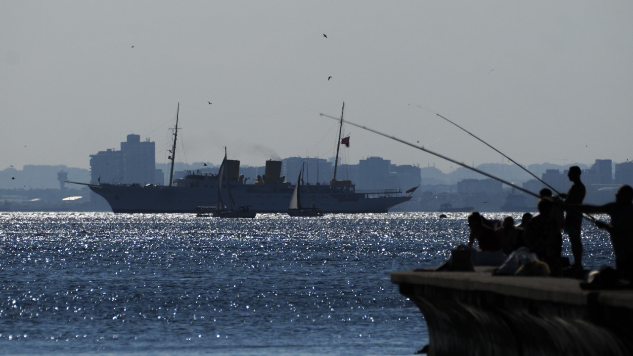 İstanbul Boğazı’nda mavi vatan geçit töreni