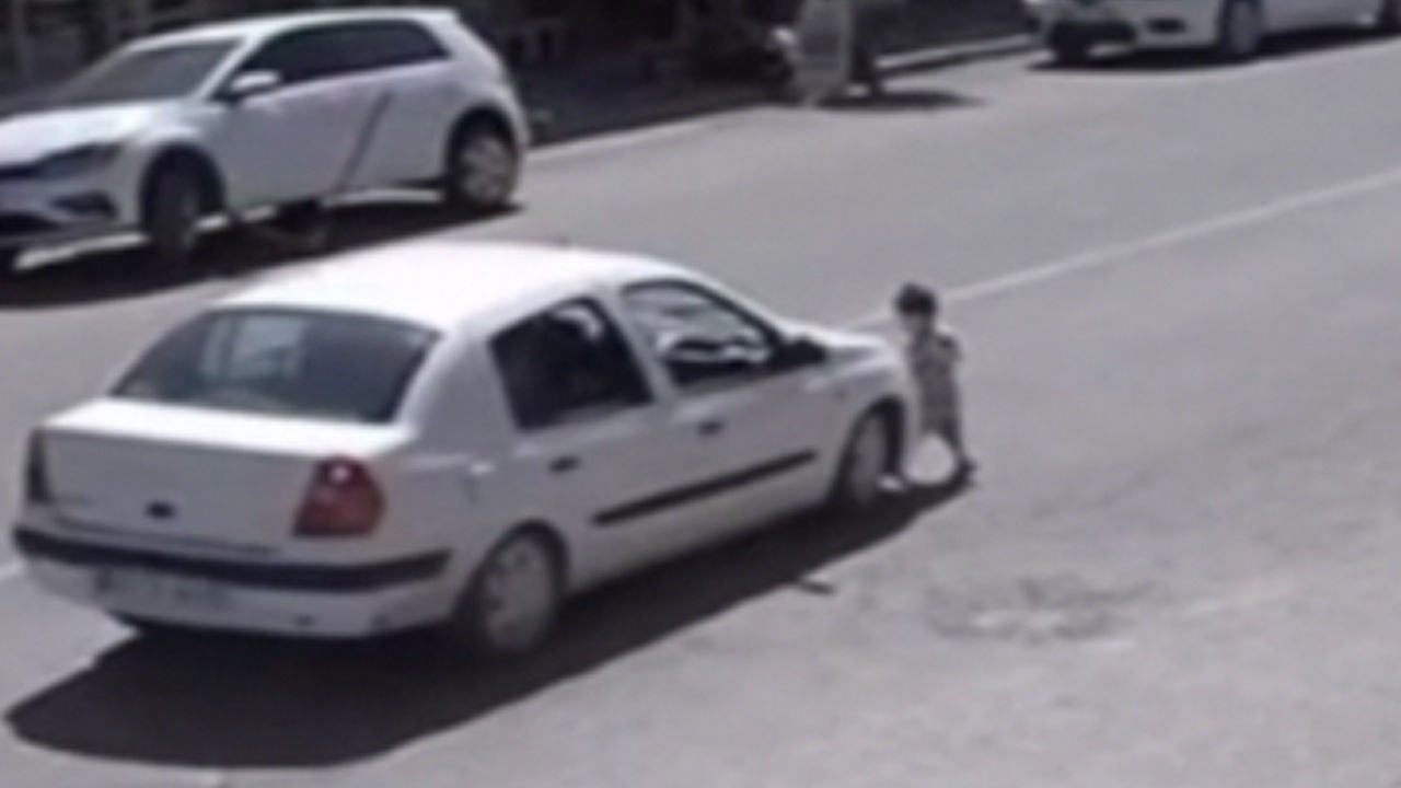Şanlıurfa'da kahreden anlar! Minik Ali'ye otomobil çarptı
