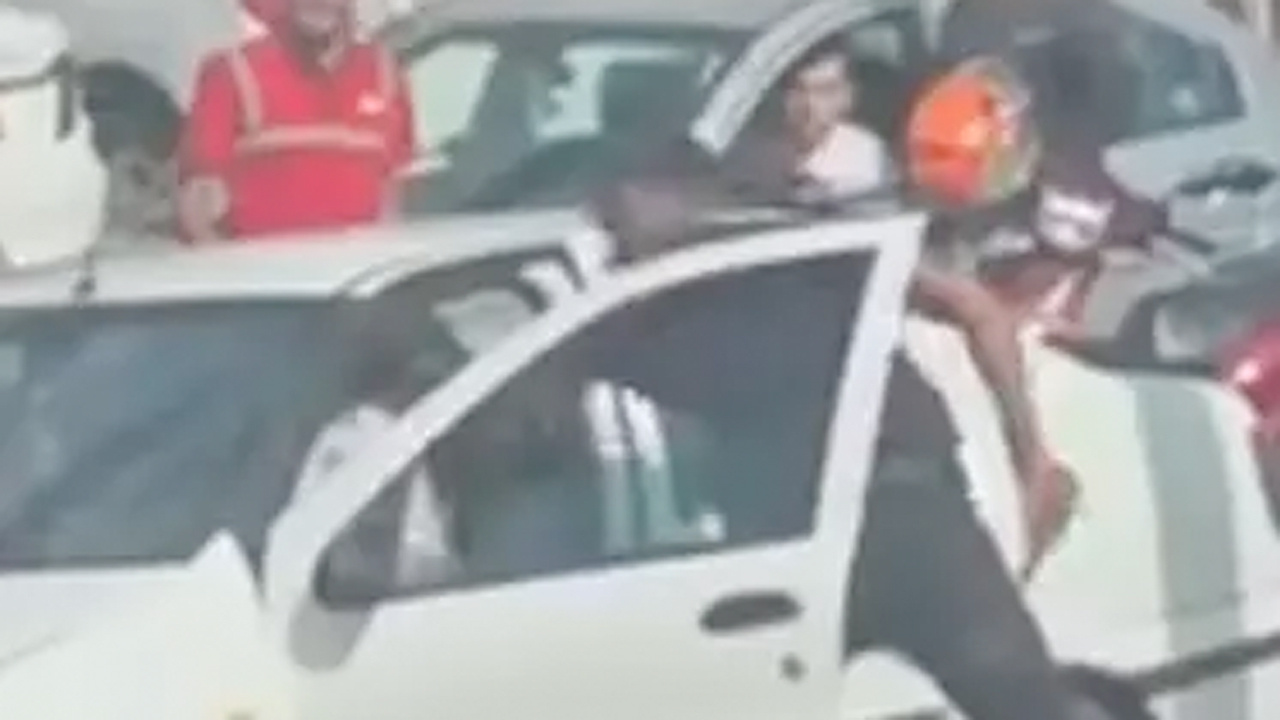 Ankara'da trafikte sürücaye bıçak ve kılıçlarla saldıran 4 kişi yakalandı