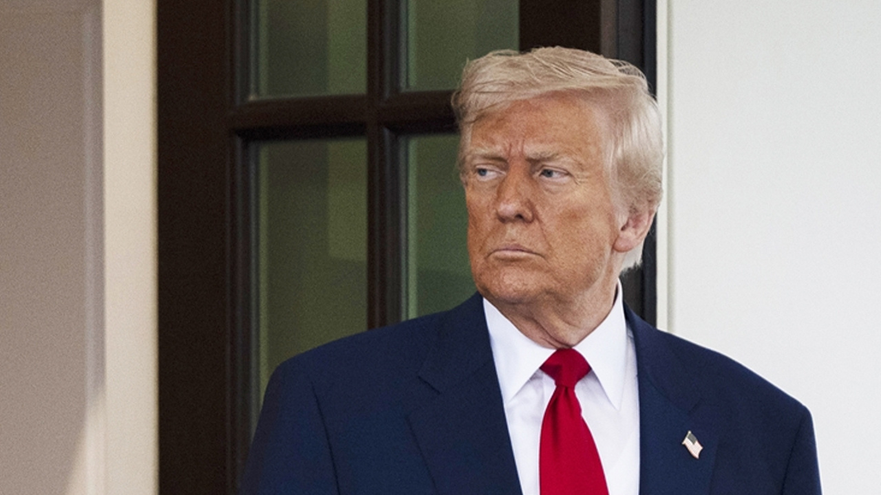 ABD Başkanı Trump’ın elleri mosmor oldu! Herkes ne oldu diye merak etti, Beyaz Saray işin aslını açıkladı