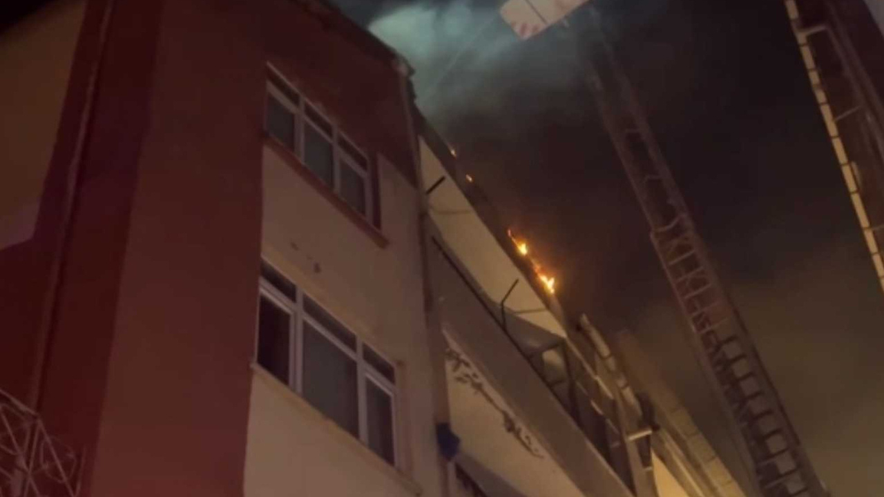 Beyoğlu'nda apartmanda patlama! Çıkan yangın söndürüldü