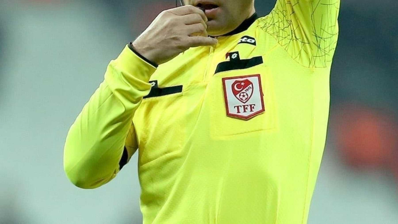 Süper Lig hakemi düdüğünü astı!