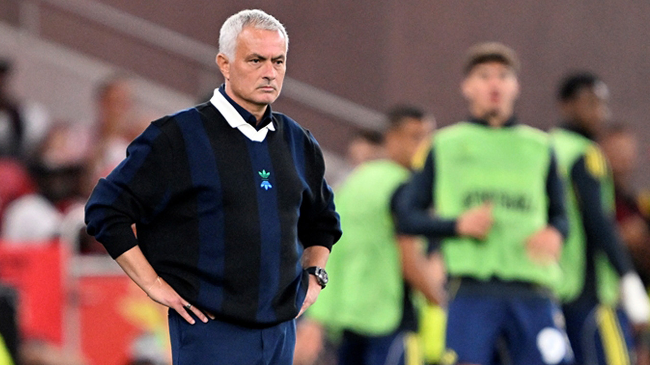 Jose Mourinho'nun Benfica-Fenerbahçe maçında giydiği kazak fiyatıyla gündemde