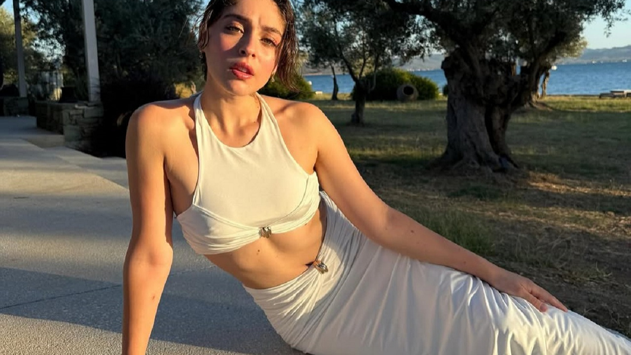 Cemre Baysel tarz değiştirdi! Takipçilerini ikiye böldü...