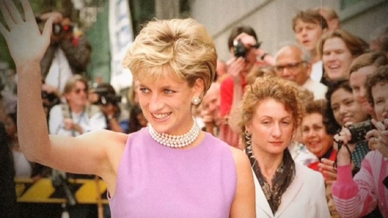Prenses Diana'nın 34 yıl sonra çıkarılan zaman kapsülünün içinden çıkanlara inananamayacaksınız