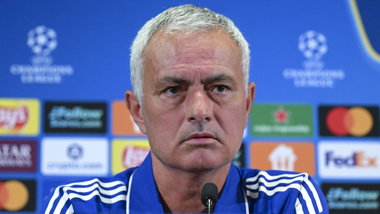 Fenerbahçe'den kovulan Jose Mourinho dünyada manşet oldu