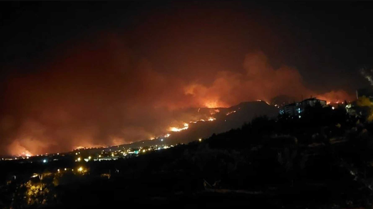 Denizli'deki orman yangınına müdahale sürüyor! 2 mahalle boşaltıldı