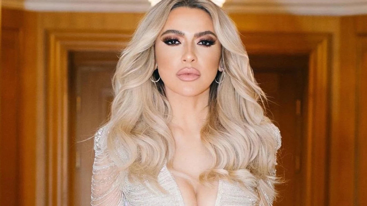 Hadise bu sefer Paris sokaklarını salladı! O hallerine bakanlar bir daha baktı