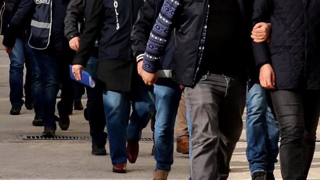 Kocaeli'de yolcu otobüsünde 6 kilo 765 gram eroin yakalanmasına ilişkin 2 şüpheli tutuklandı