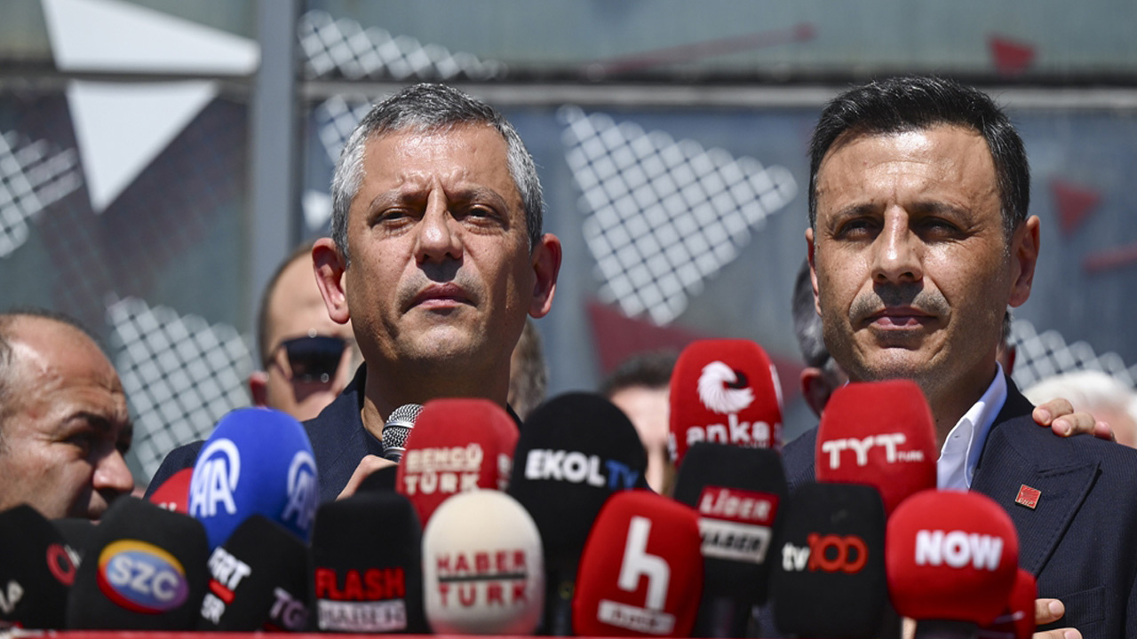 CHP lideri Özgür Özel rest çekti