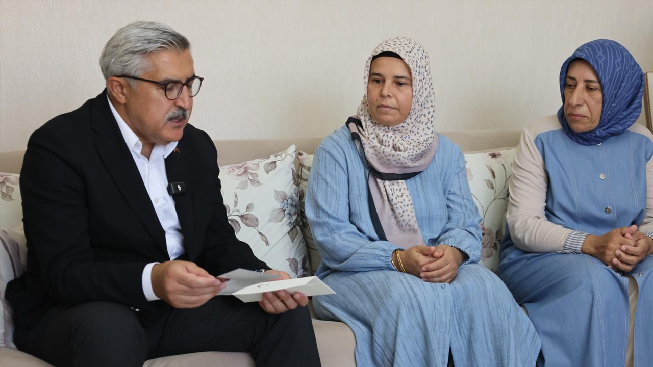 AK Partili Hüseyin Yayman,Hatay’da şehit ailesini ziyaret etti